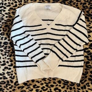 Old Navy Black and White Sweater